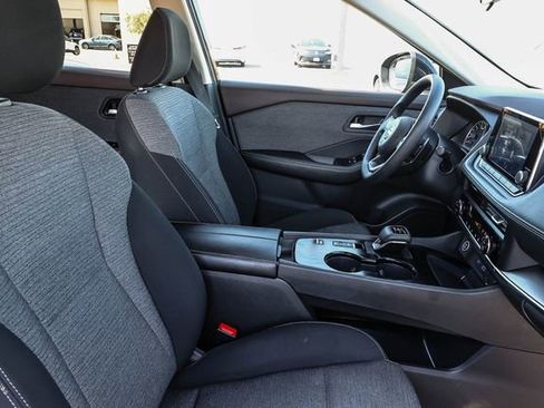 Used 2023 Nissan Rogue SV image 18