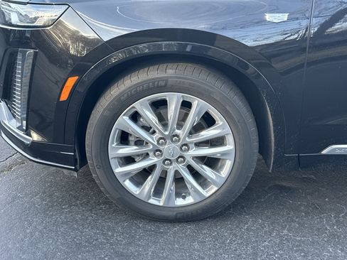 Used 2023 Cadillac XT6 Premium Luxury image 14
