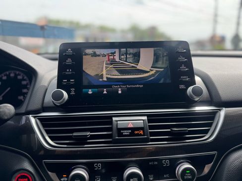 Used 2018 Honda Accord Sport image 5