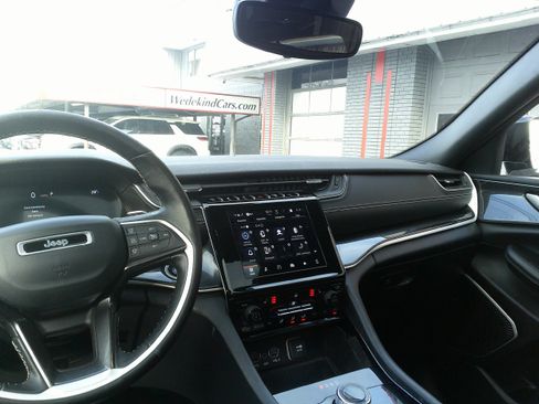 Used 2022 Jeep Grand Cherokee L Laredo image 24