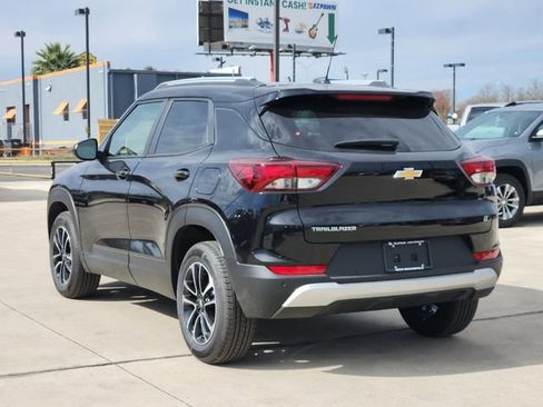 New 2025 Chevrolet TrailBlazer LT w/ Convenience Package image 3