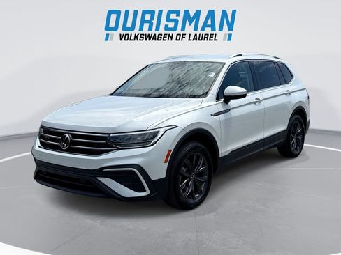 Used 2023 Volkswagen Tiguan SE FWD image 1