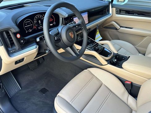 New 2026 Porsche Cayenne image 4
