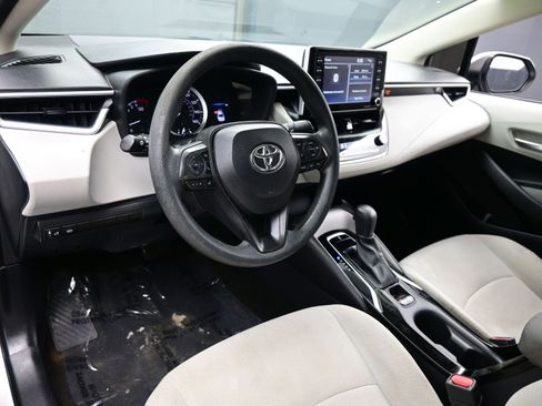 Used 2021 Toyota Corolla LE image 11