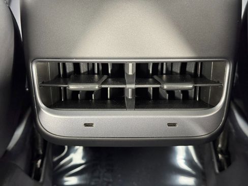 Used 2023 Tesla Model 3 Standard Range image 33