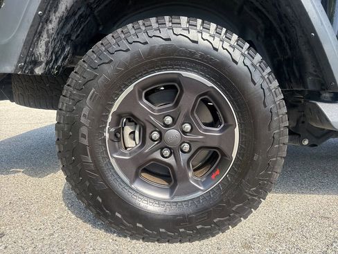 Used 2021 Jeep Gladiator Rubicon w/ Cold Weather Group AWD/4WD image 11