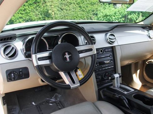 Used 2006 Ford Mustang Premium image 21