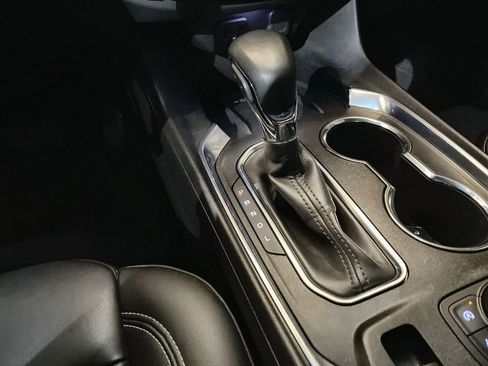 Used 2023 Chevrolet Traverse LT image 15