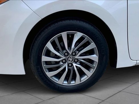 Used 2017 Toyota Corolla XLE FWD image 11