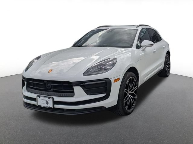 Used 2025 Porsche Macan AWD/4WD image 1