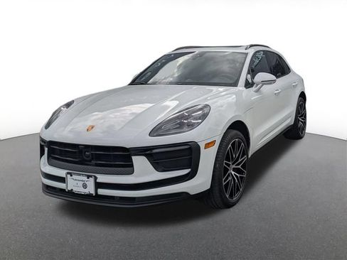 Used 2025 Porsche Macan AWD/4WD image 1