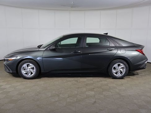 Used 2024 Hyundai Elantra SE FWD image 12
