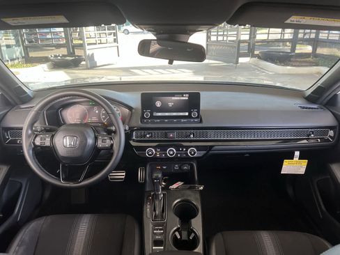 Used 2023 Honda Civic Sport image 9