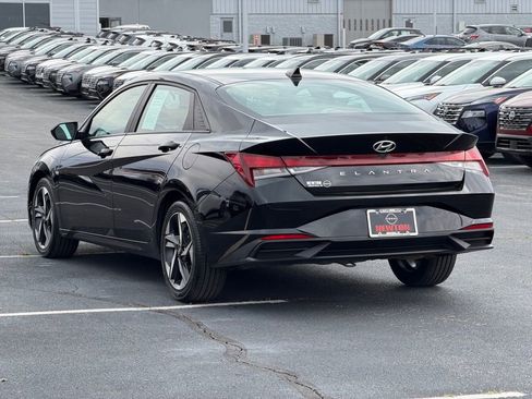 Used 2023 Hyundai Elantra SEL w/ Convenience Package FWD image 7