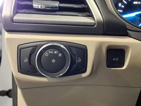 Used 2017 Ford Fusion SE FWD image 22
