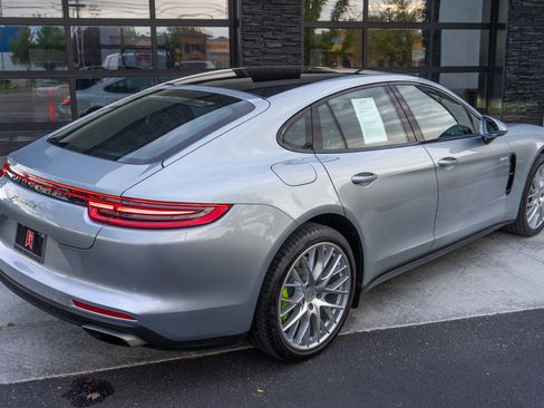 Used 2018 Porsche Panamera 4 image 10