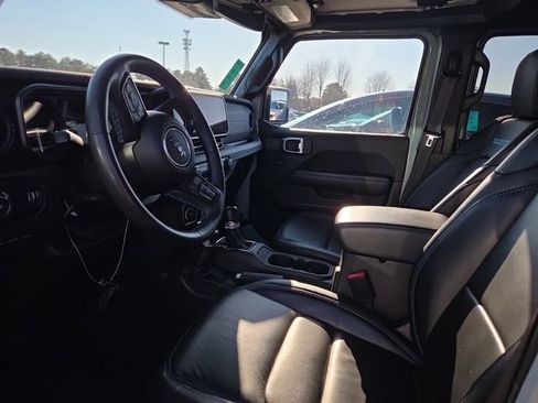 Used 2024 Jeep Wrangler Unlimited Rubicon 4xe image 6