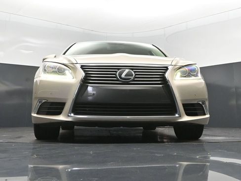 Used 2016 Lexus LS 460 w/ Comfort Package RWD image 42