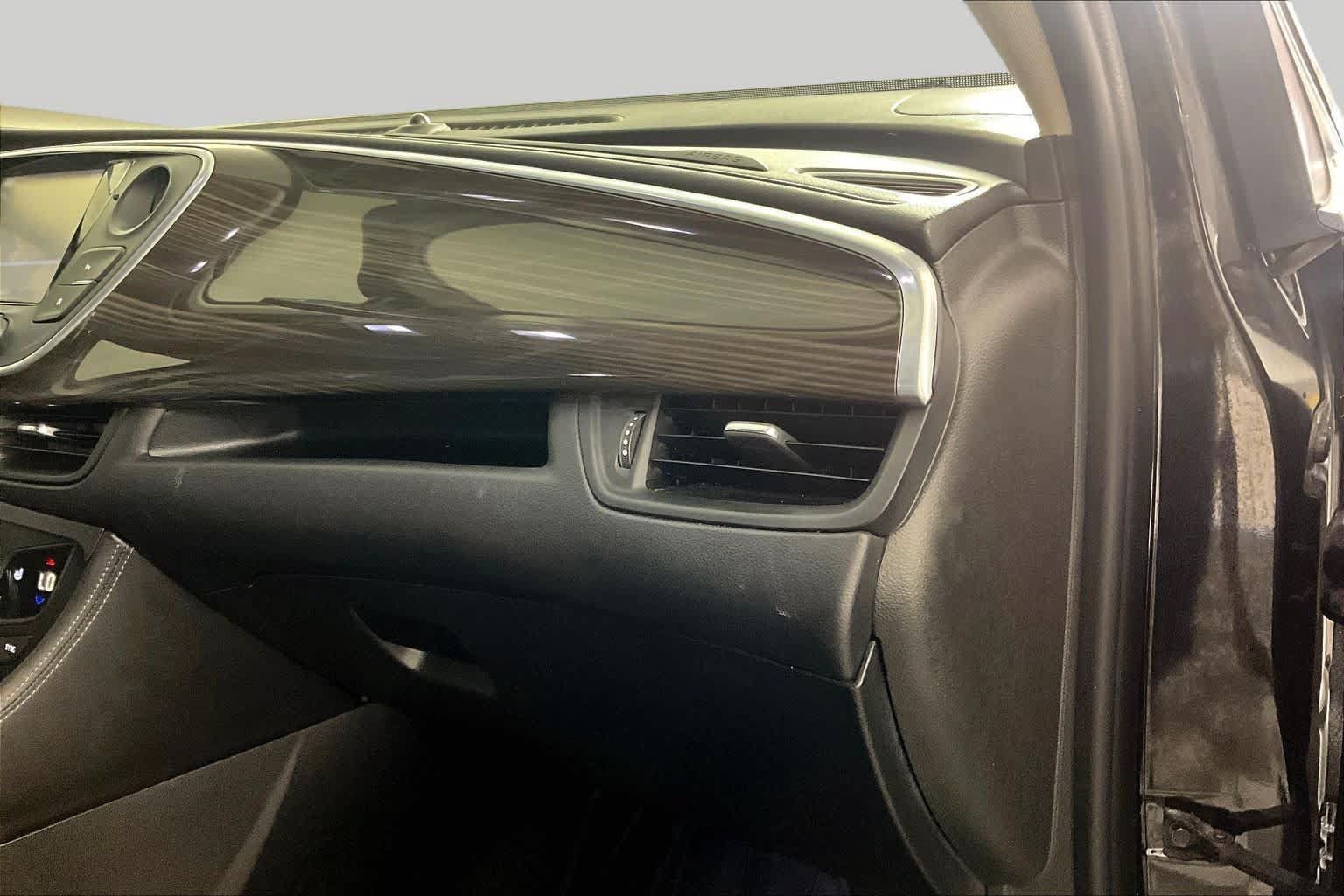 Certified 2020 Buick Envision Essence FWD image 17
