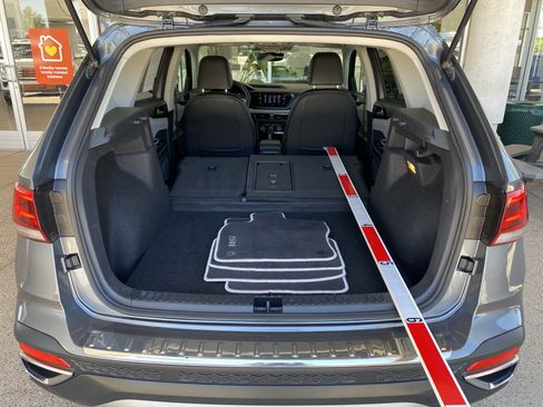 Certified 2023 Volkswagen Taos SE w/ Panoramic Sunroof Package AWD/4WD image 19