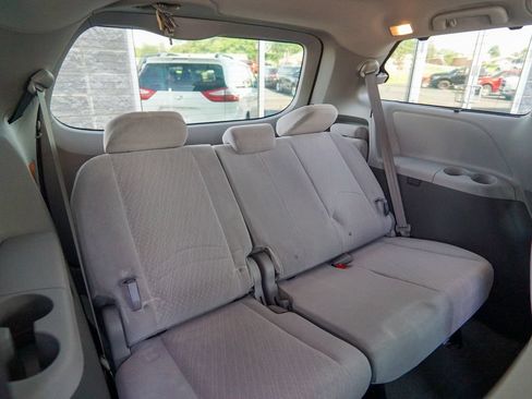 Used 2017 Toyota Sienna LE FWD image 29