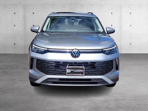 New 2025 Volkswagen Tiguan SE image 21