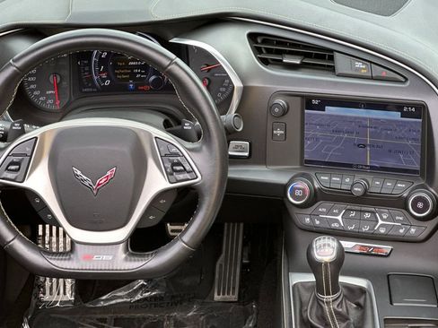 Used 2016 Chevrolet Corvette Z06 w/ 3LZ Preferred Equipment Group RWD image 13