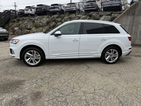 Used 2022 Audi Q7 3.0T Premium Plus w/ Premium Plus Package AWD/4WD image 3