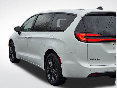 New 2026 Chrysler Pacifica Select image 42