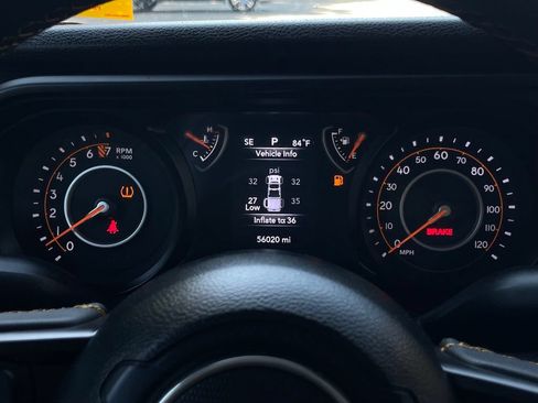 Used 2025 Jeep Gladiator Sport AWD/4WD image 14