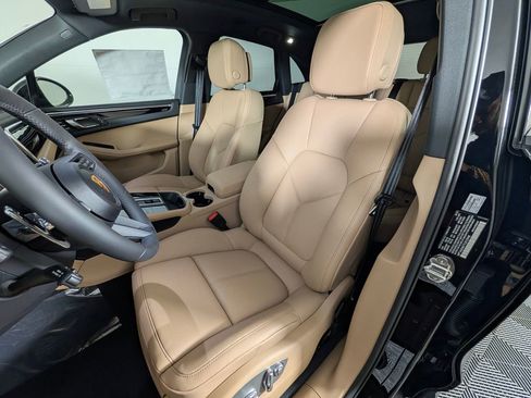New 2026 Porsche Macan AWD/4WD image 5