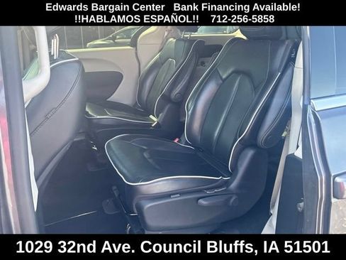 Used 2023 Chrysler Pacifica Limited FWD image 13