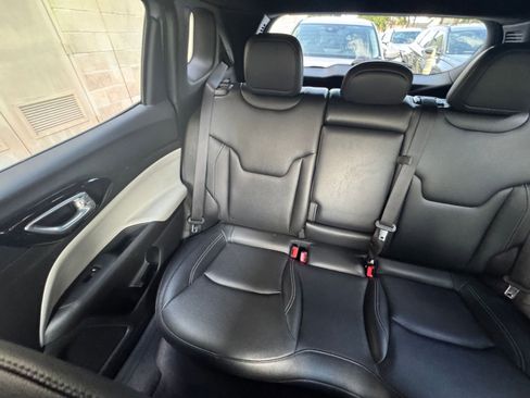 Used 2025 Jeep Compass Limited image 39