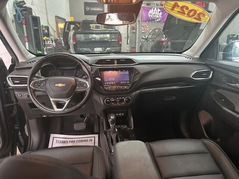 Used 2021 Chevrolet TrailBlazer LT w/ Premium Seating Package FWD image 6