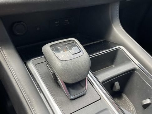 Used 2023 Nissan Pathfinder SL w/ Black Appearance Package FWD image 31