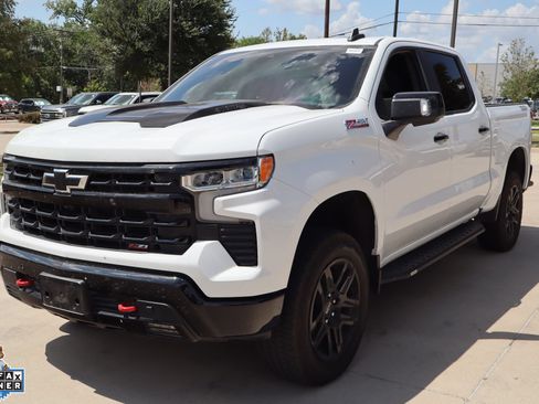 Used 2025 Chevrolet Silverado 1500 LT Trail Boss w/ LT Trail Boss Premium Package AWD/4WD image 8