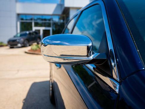 Used 2017 Chrysler 300 C RWD image 21