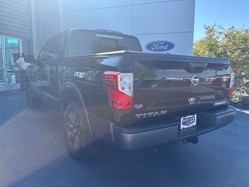 Used 2017 Nissan Titan PRO-4X AWD/4WD image 4