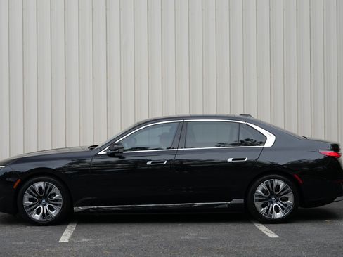 Used 2023 BMW i7 xDrive60 AWD/4WD image 57