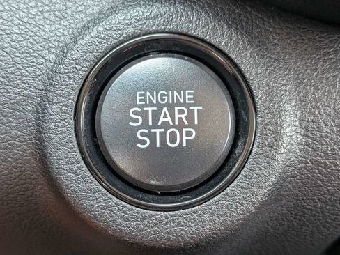 Used 2025 Hyundai Venue SEL FWD image 28