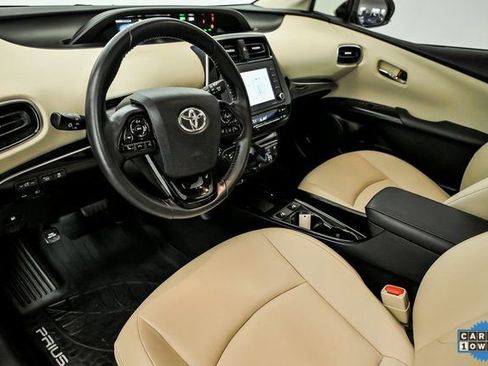 Used 2021 Toyota Prius XLE w/ Advanced Technology Package image 11
