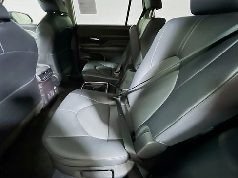 Certified 2025 Toyota Grand Highlander XLE image 22