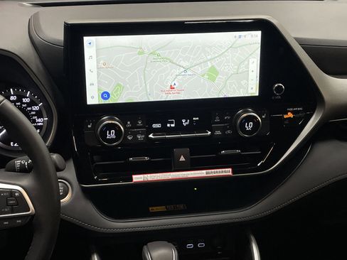 Used 2026 Toyota Highlander XLE image 31