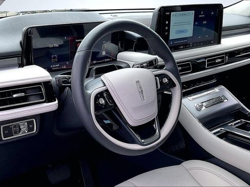 Used 2026 Lincoln Aviator AWD w/ Jet Appearance Package image 15