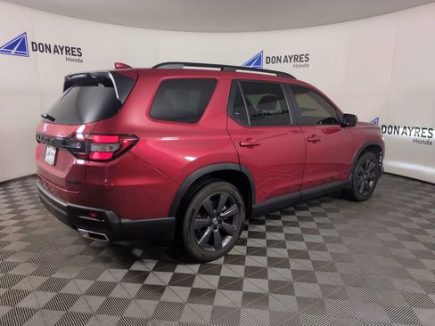 Certified 2025 Honda Pilot Sport image 9