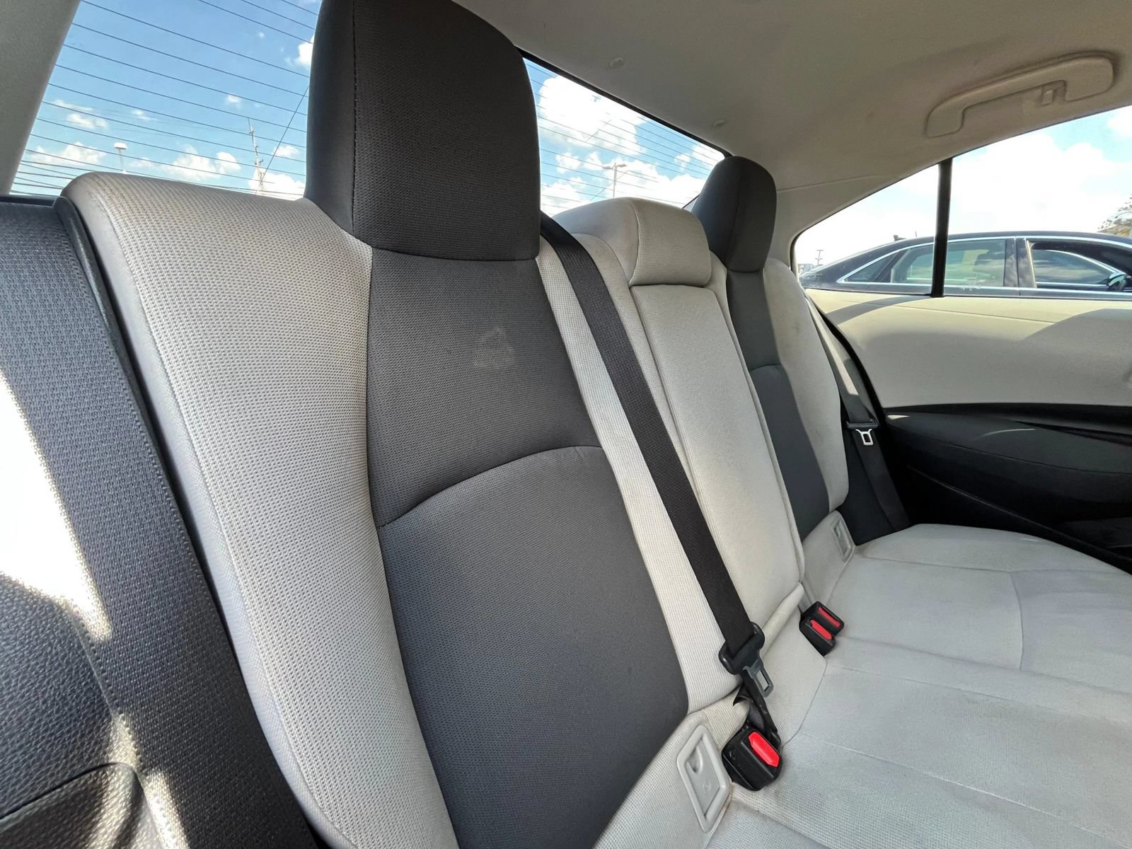 Used 2021 Toyota Corolla LE FWD image 30