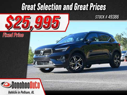 Used 2025 Volvo XC40 B5 Core image 1