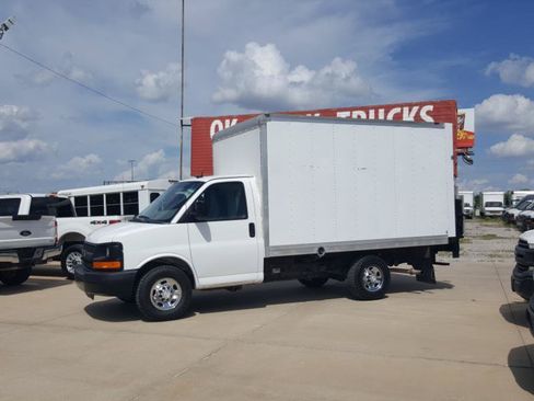 Used 2015 Chevrolet Express 3500 RWD image 2