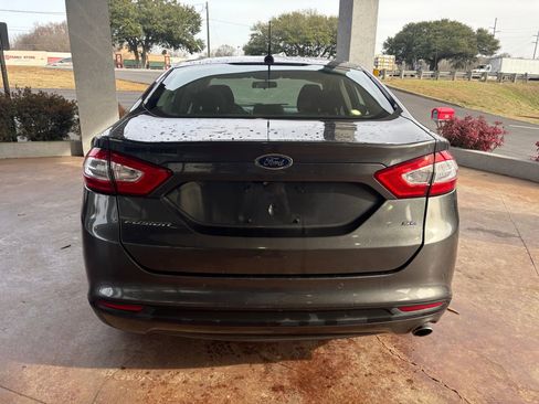 Used 2016 Ford Fusion SE image 5