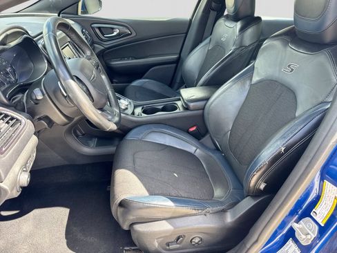 Used 2016 Chrysler 200 S FWD image 17
